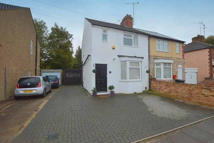 3 Bedroom Semi-Detached House To Rent In Anstee Road, Luton, Bedfordshire, LU4