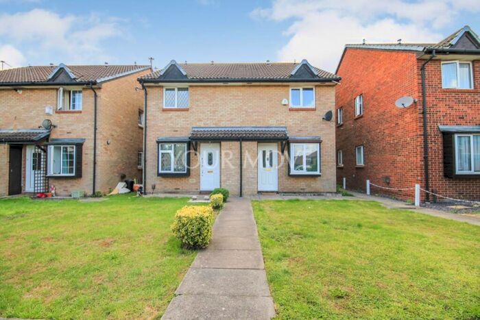 1 Bedroom House To Rent In Juniper Way, Harold Wood, Romford, RM3