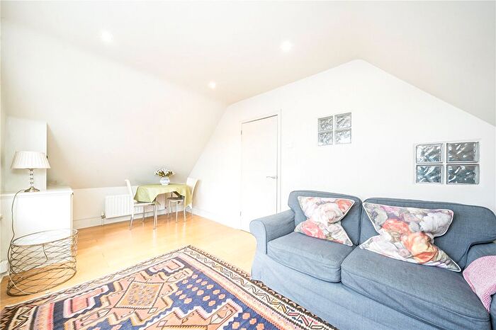 1 Bedroom Flat For Sale In Balham High Road, London, SW17