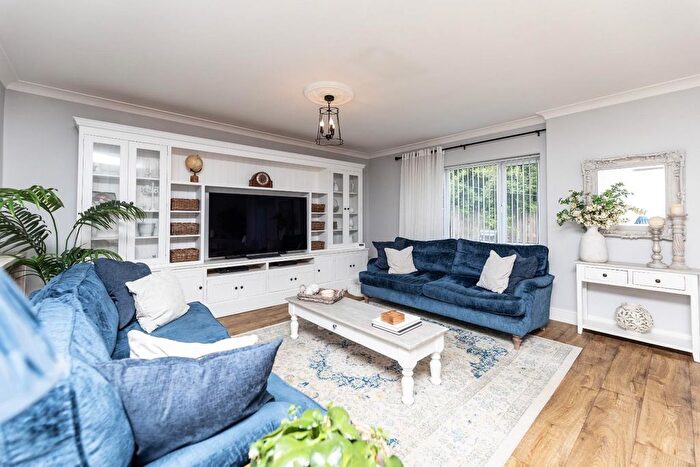 3 Bedroom Property For Sale In Middle Oxford Street, Castleford, WF10