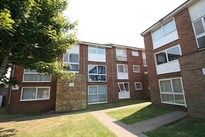 1 Bedroom Flat To Rent In Burns Drive, Hemel Hempstead, Hertfordshire, HP2