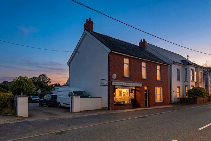 4 Bedroom Detached House For Sale In Clynderwen, SA66