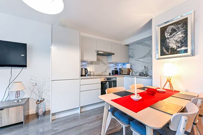 2 Bedroom Flat To Rent In Fernhead Road, Queen's Park, London, W9