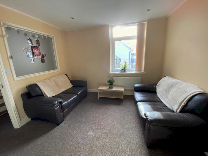 2 Bedroom Flat To Rent In Crwys Road, Cathays, Cardiff, CF24