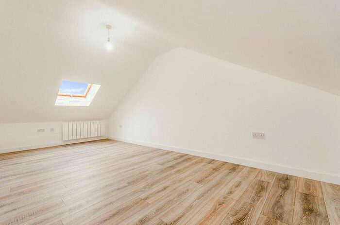 2 Bedroom Flat To Rent In Courcy Road, Hornsey, London, N8