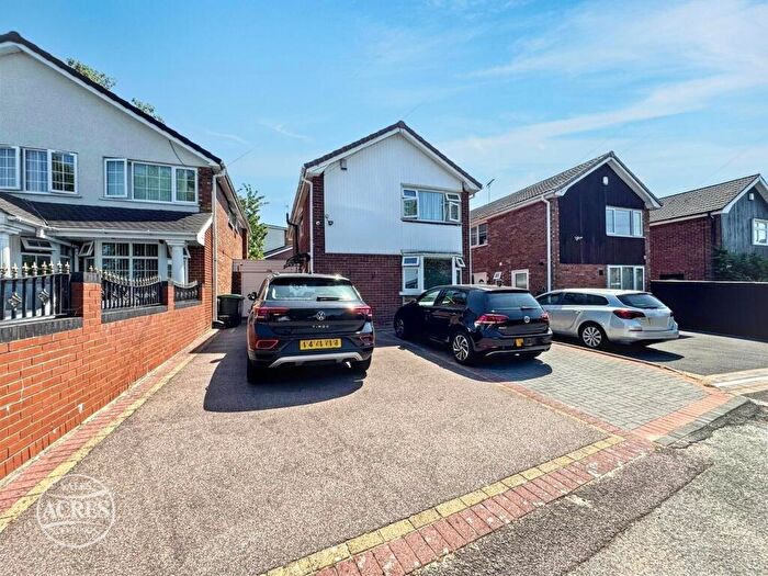 3 Bedroom Semi-Detached House For Sale In Newton Road, Great Barr, Birmingham, B43