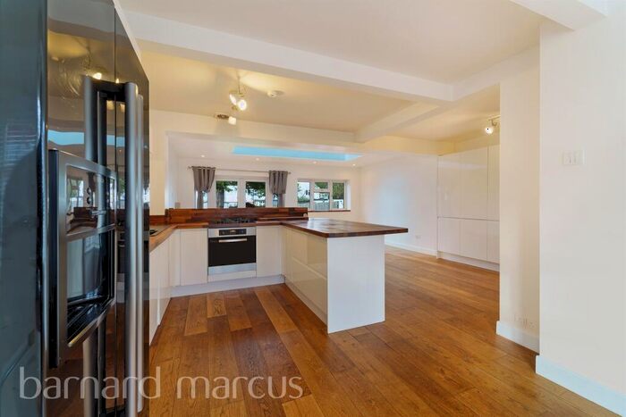 4 Bedroom House To Rent In Cardinal Avenue, Morden, SM4