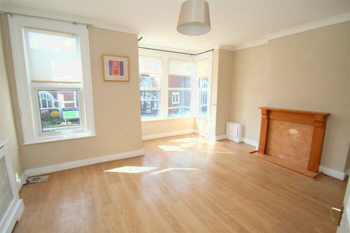 2 Bedroom Flat To Rent In London Road, Westcliff-On-Sea, SS0