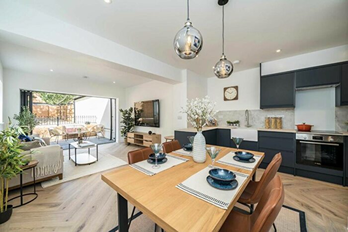 1 Bedroom Flat For Sale In Court Farm Road, Eltham, SE9