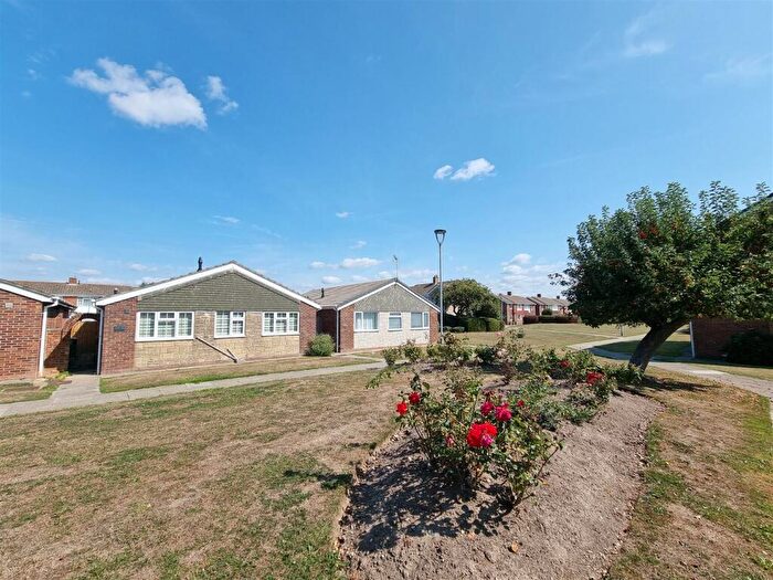 2 Bedroom Detached Bungalow For Sale In Guillemot Gardens, Gosport, PO13