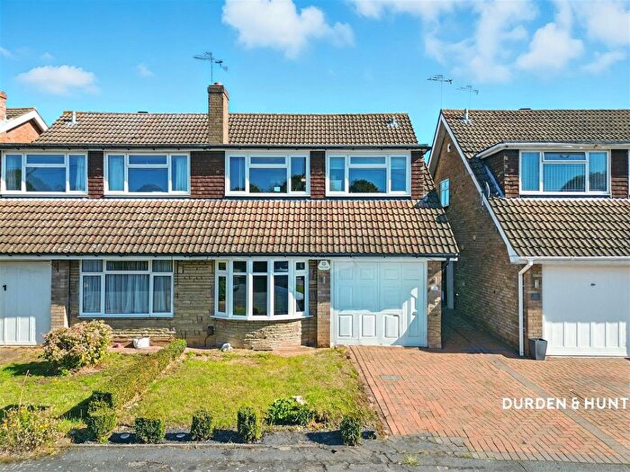 4 Bedroom Semi-detached House For Sale In Thorncroft, Hornchurch, RM11