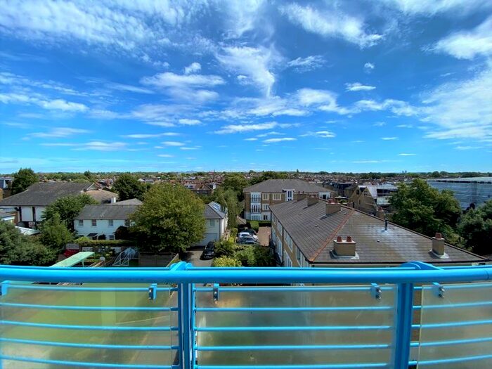 2 Bedroom Flat To Rent In Balham High Road, London, SW17