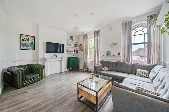 2 Bedroom Flat For Sale In Knights Hill, West Norwood, London, SE27