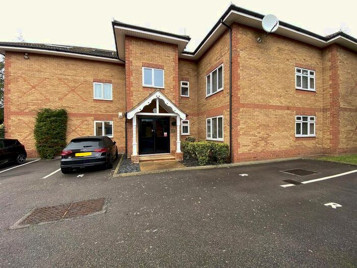 1 Bedroom Flat To Rent In Oakwood Road, Bricket Wood, St. Albans AL2