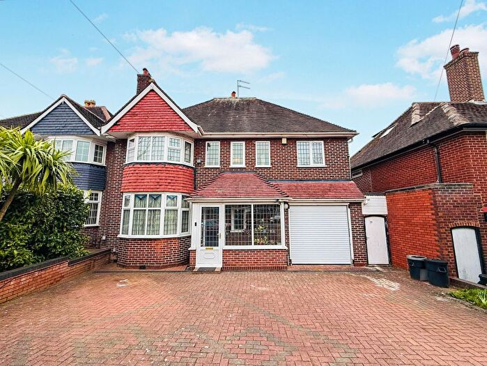 4 Bedroom Detached House For Sale In Vernon Avenue, Birmingham, B20
