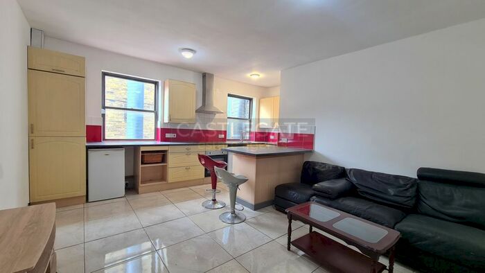3 Bedroom Flat To Rent In Trinity Street, Huddersfield, West Yorkshire, HD1