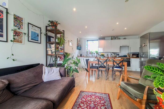 2 Bedroom Apartment To Rent In Devonshire House, Westferry Road, Isle Of Dogs, London, E14