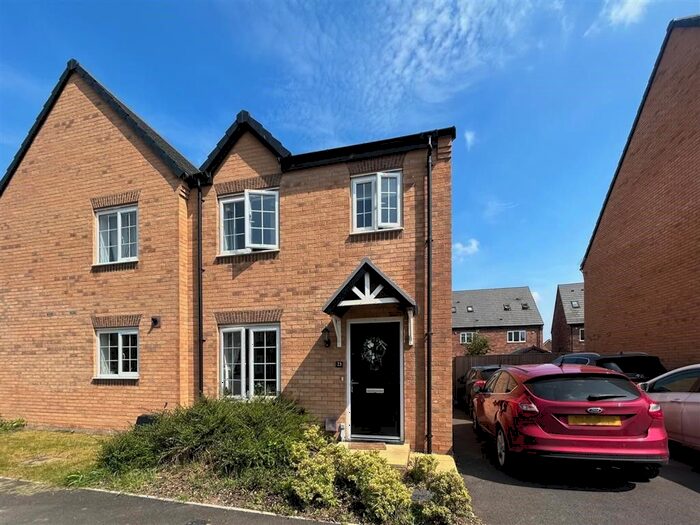 3 Bedroom Semi-Detached House To Rent In Cutter Lane, New Rossington, Doncaster, DN11