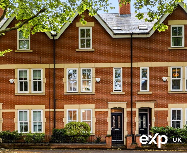 4 Bedroom Town House For Sale In Castle Boulevard, Nottingham, NG7