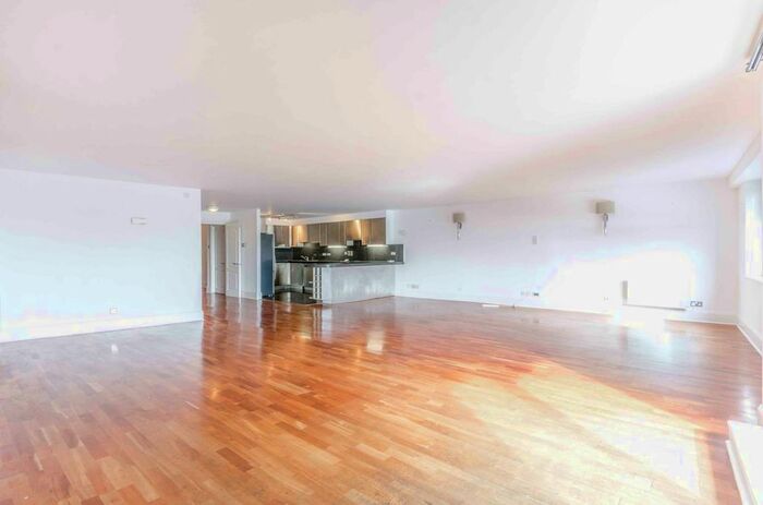 2 Bedroom Flat To Rent In Wapping High Street, Wapping, London, E1W