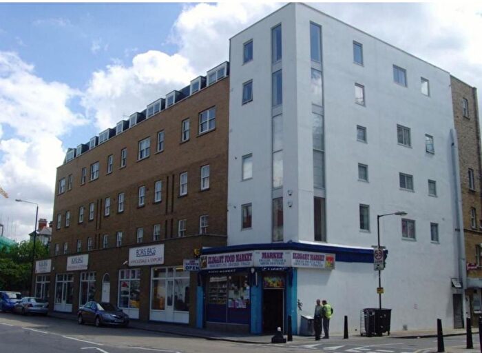 2 Bedroom Flat To Rent In Treadway Street, Bethnal Green, E2