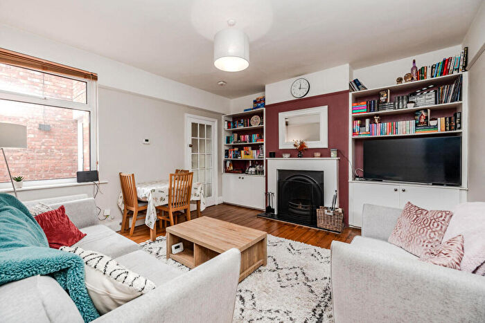 2 Bedroom Flat For Sale In Rokeby Terrace, Heaton, Newcastle Upon Tyne, NE6