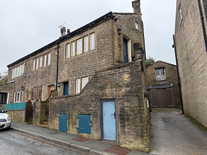 2 Bedroom End Of Terrace House To Rent In Well Houses, Midgley, HX2