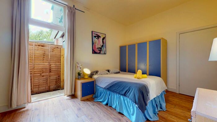 Studio To Rent In James Avenue, NW2