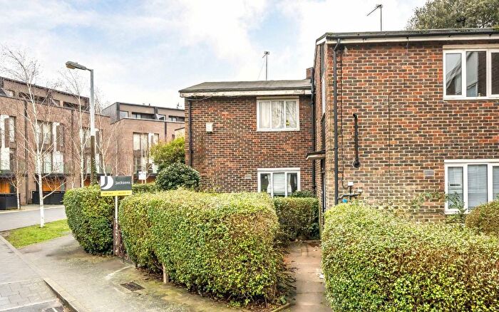 3 Bedroom Property For Sale In Bourke Close, Clapham, SW4