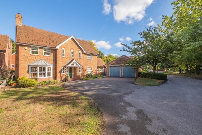 4 Bedroom Detached House For Sale In Lawson Walk, Carshalton, SM5
