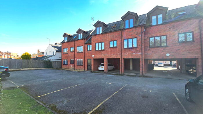 1 Bedroom Flat For Sale In Lincoln Court, Newbury, RG14