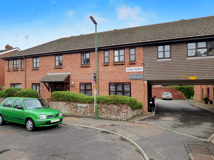 1 Bedroom Flat To Rent In Linden Road, Littlehampton, BN17