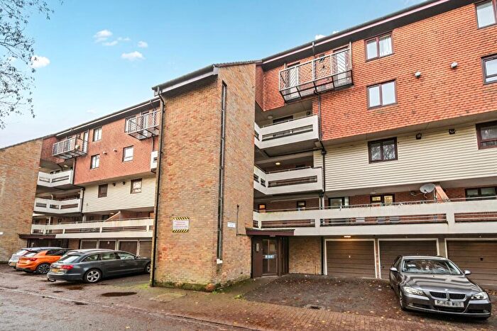 2 Bedroom Apartment For Sale In York Court, Kingsway Gardens, Andover, SP10