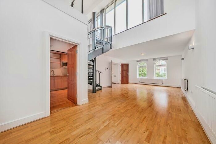 2 Bedroom Apartment To Rent In Oriel Drive, Barnes, SW13