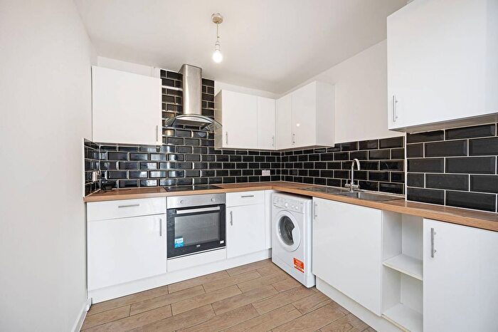 1 Bedroom Flat To Rent In Leabank Square, Hackney, London, E9