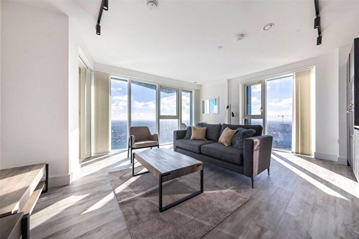 2 Bedroom Flat To Rent In Portal Way, North Acton, W3