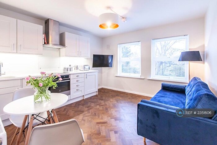 2 Bedroom Flat To Rent In Cheriton Court, London, SE12