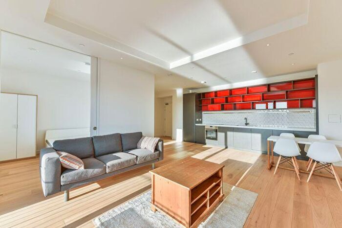3 Bedroom Flat For Sale In Botanic Square, London City Island, E14