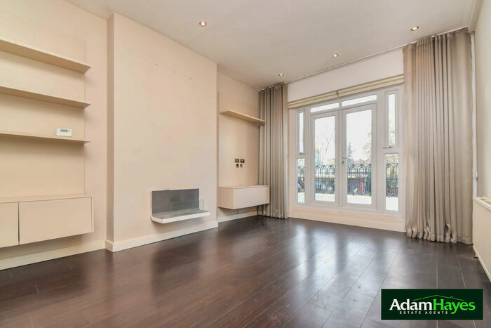 2 Bedroom Apartment To Rent In High Road, North Finchley, N12