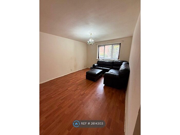 2 Bedroom Flat To Rent In Millhaven Close, Romford, RM6