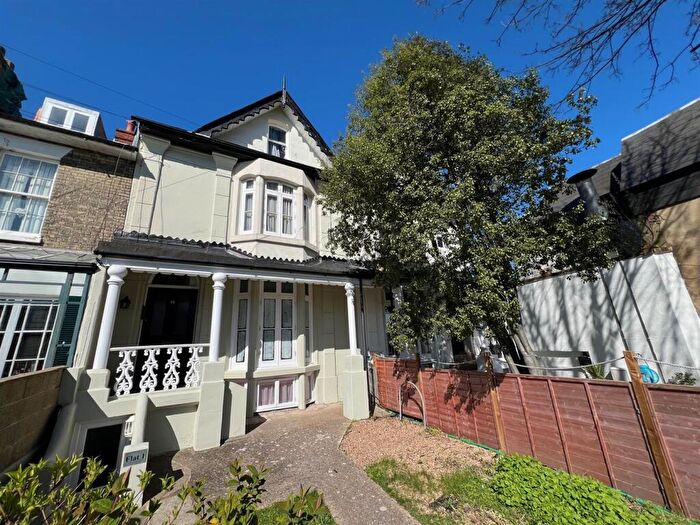 1 Bedroom Flat For Sale In Kingston Crescent, Portsmouth, PO2