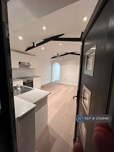 2 Bedroom Bungalow To Rent In Kingsway, Farnham Common, SL2