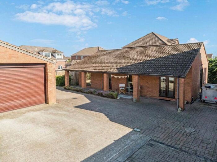 2 Bedroom Bungalow For Sale In Cambridge Road, Langford, SG18