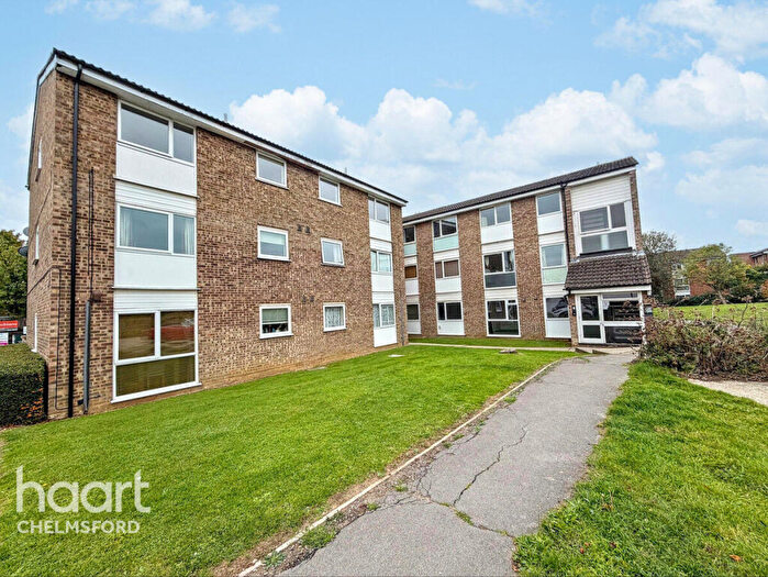 2 Bedroom Apartment For Sale In Foxglove Way, Chelmsford, CM1