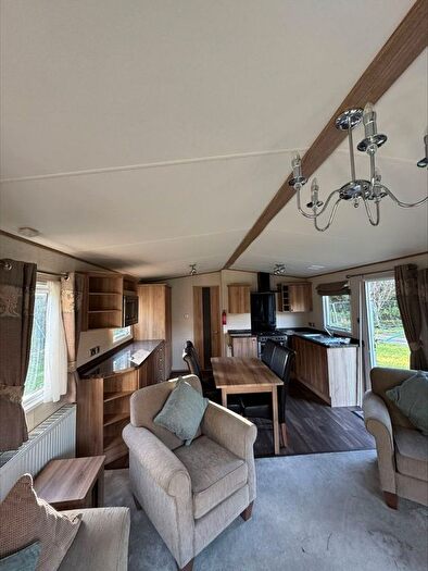 2 Bedroom Mobile/park Home For Sale In Pendine, Carmarthen, SA33