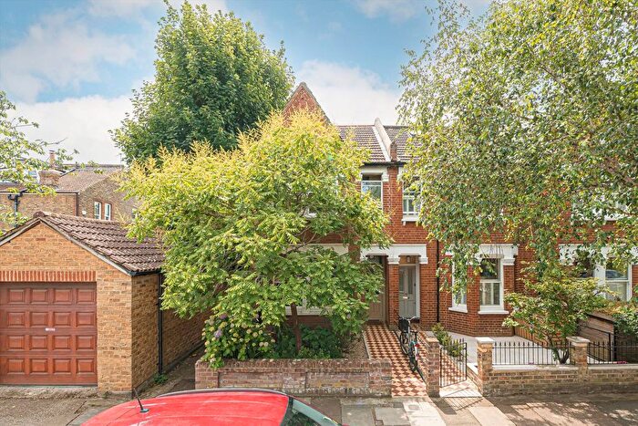 2 Bedroom Flat To Rent In Gordon Avenue, St Margarets, TW1