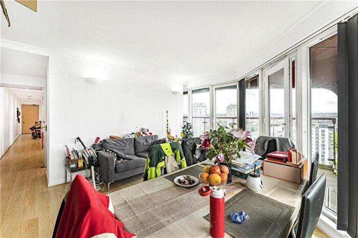 2 Bedroom Apartment To Rent In Hutchings Street, London, E14