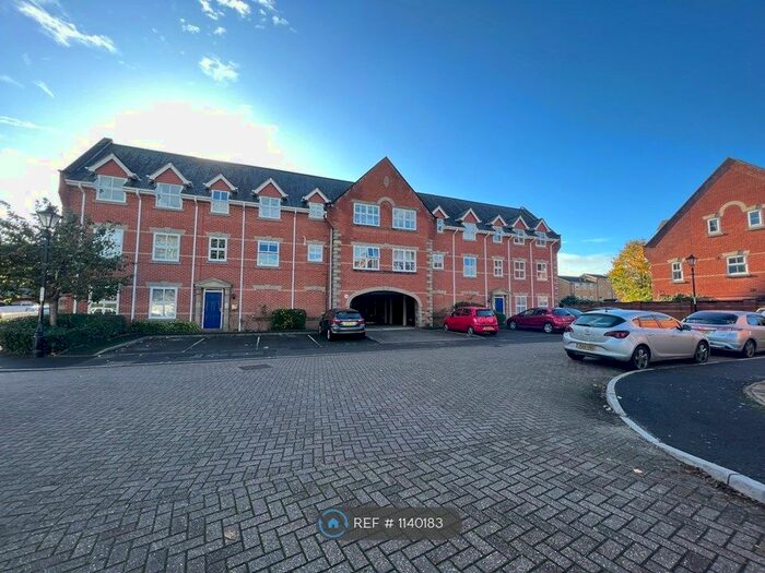 2 Bedroom Flat To Rent In Regency Crescent, Christchurch, BH23
