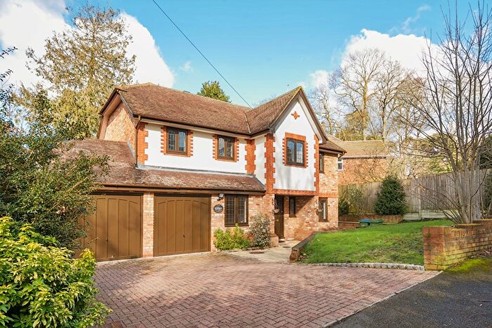 5 Bedroom Detached House To Rent In Cranmer Close, Weybridge, KT13