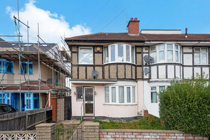 3 Bedroom End Of Terrace House For Sale In Warden Avenue, Harrow, HA2